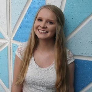 Meet your Posher, Caitlin